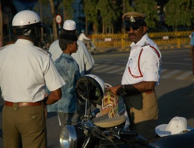 Αιματηρό επεισόδιο στην Ινδία - Επτά νεκροί από πυροβολισμούς
